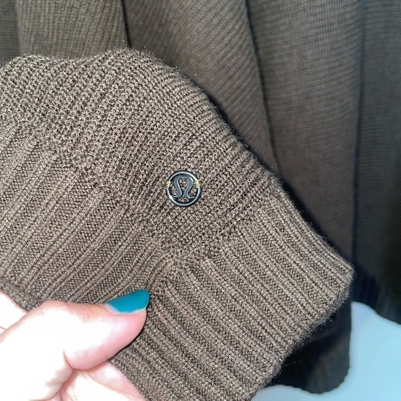 Lululemon Divinity Scarf Wrap Poncho Military Green - Picture 9 of 10